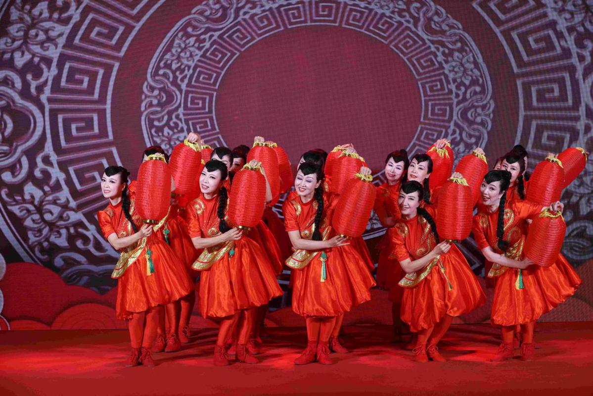 龍年“椿晚”：椿萱茂一場(chǎng)跨越8城健康養(yǎng)老的共建(圖3)