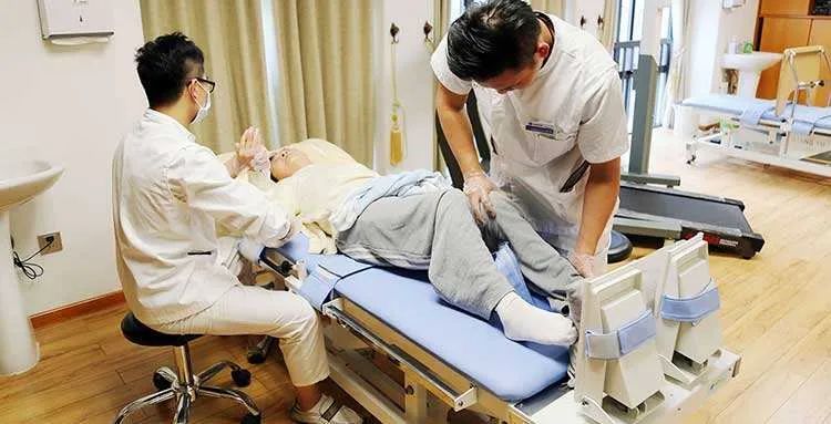 都叫“養(yǎng)老院”，差異卻很大，人過六十不知道會吃虧(圖1)