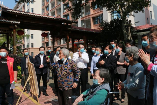 國家民政部李紀恒部長一行蒞臨福州市國德老年康養(yǎng)中心視察(圖5) 國家民政部李紀恒部長一行蒞臨福州市國德老年康養(yǎng)中心視察(圖5)