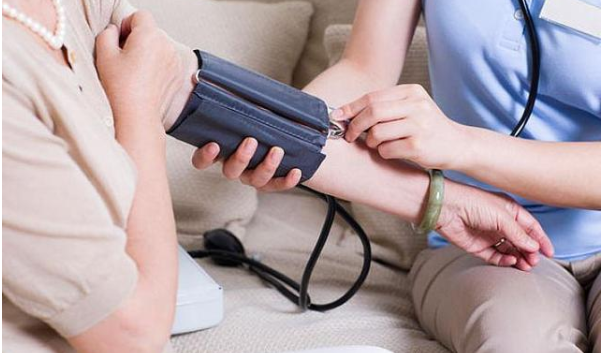 獨(dú)居老人突發(fā)疾病惹擔(dān)憂，捷徑智慧養(yǎng)老系統(tǒng)提供解決方案(圖1)